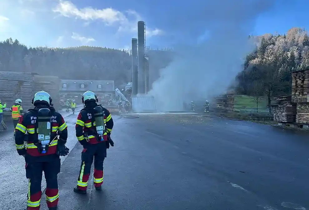 Einsiedeln SZ – Starke Rauchentwicklung in Holzschnitzelanlage