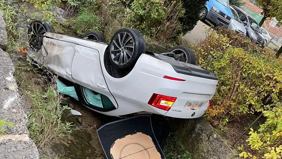 Herznach LU – Skoda landet im Staffeleggbach