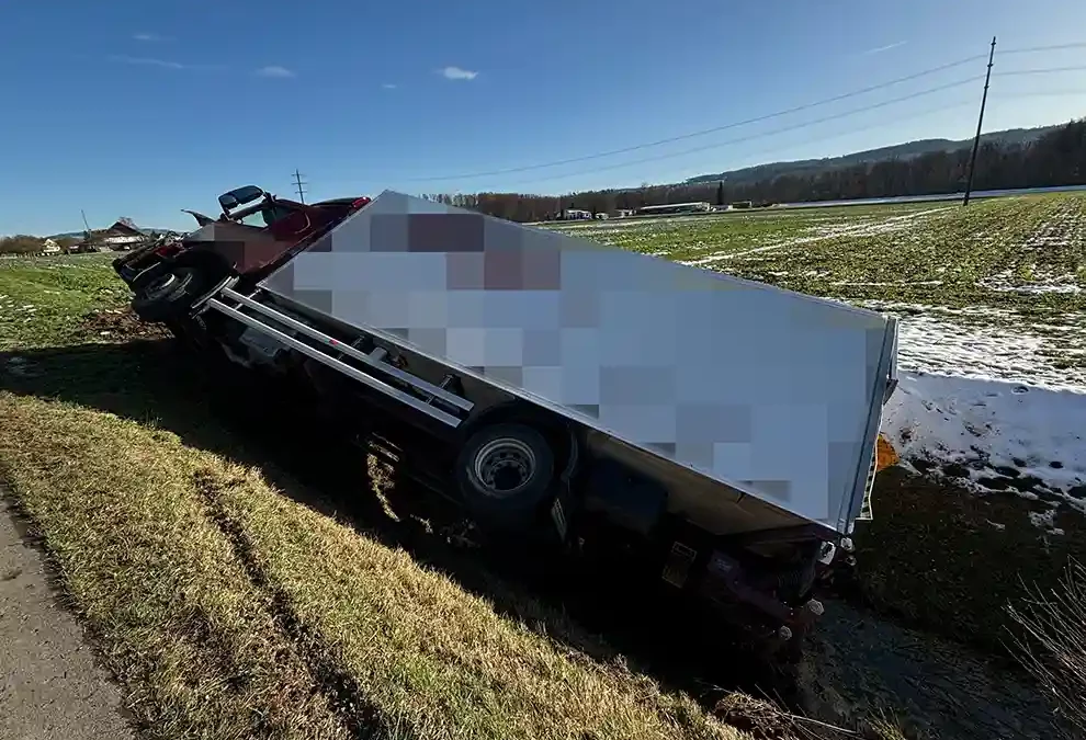 Müllheim TG – Lastwagen von der Strasse abgekommen