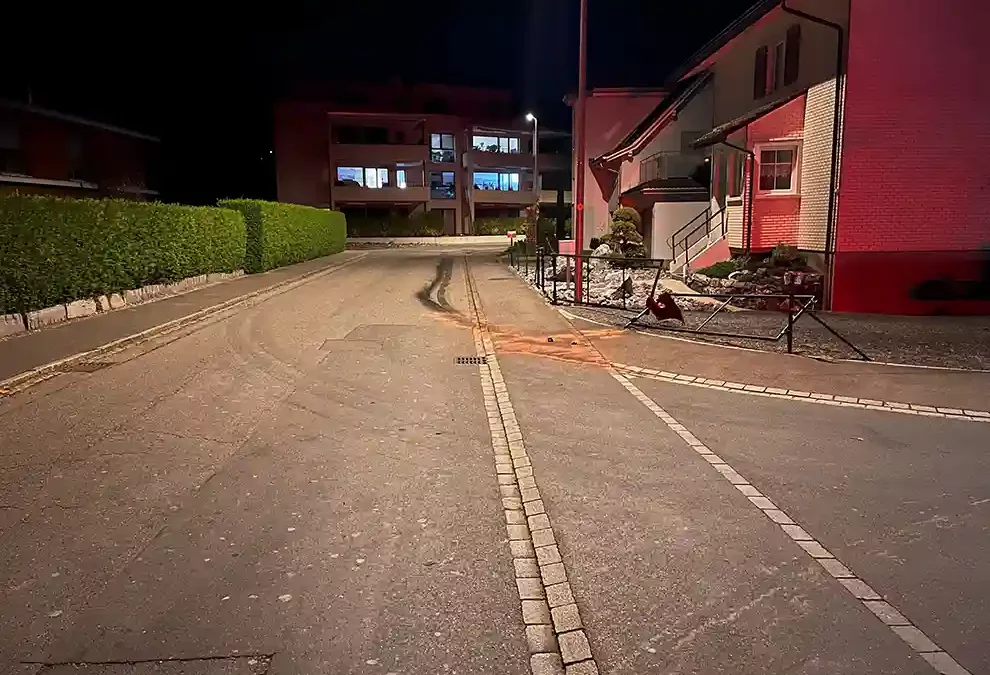 Benken – In fahrunfähigem Zustand Selbstunfall verursacht und sich entfernt