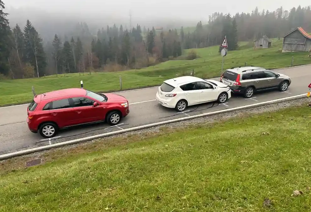 Appenzell Ausserrhoden – Auffahrkollision mit drei Fahrzeugen
