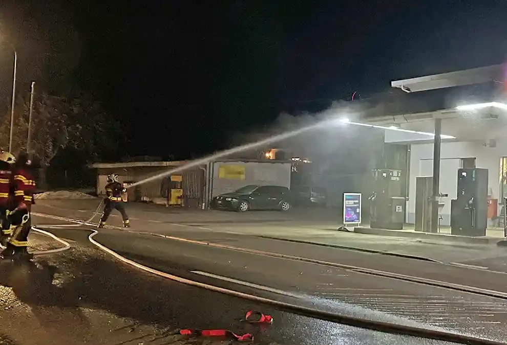 Lommis TG – Brand auf einem Dach
