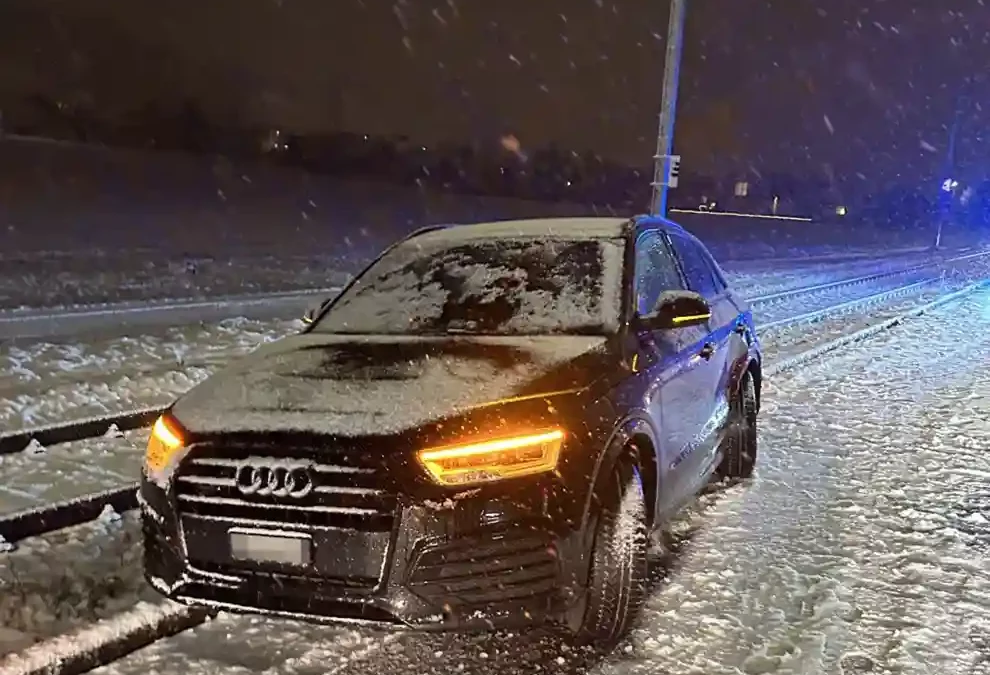 Lenzburg AG – Nach Kollision auf Bahngleis gelandet