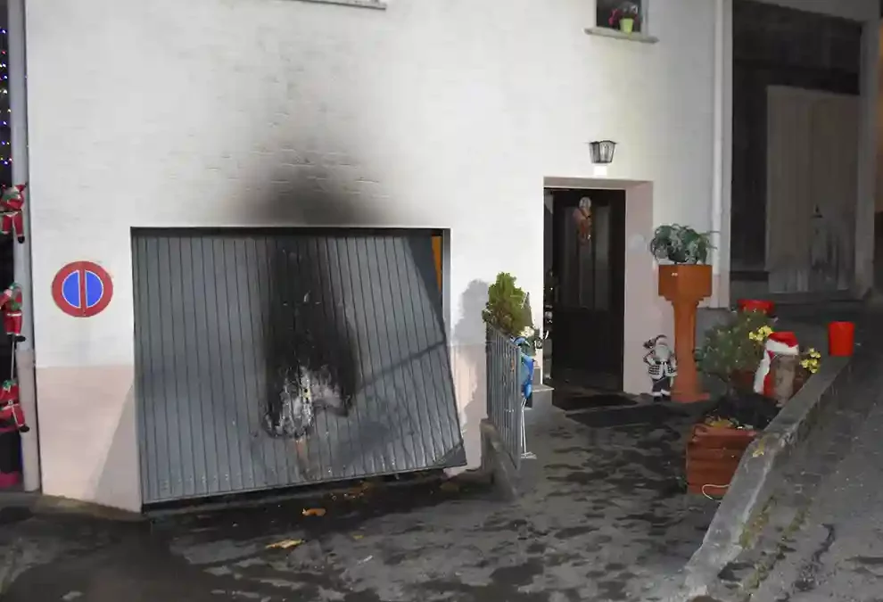Campascio GR – Kerze verursacht Brand