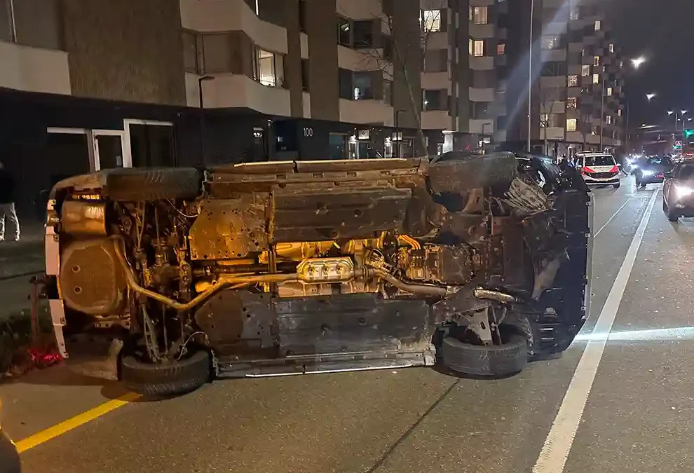 Stadt Zürich – Spektakulärer Verkehrsunfall im Kreis 2
