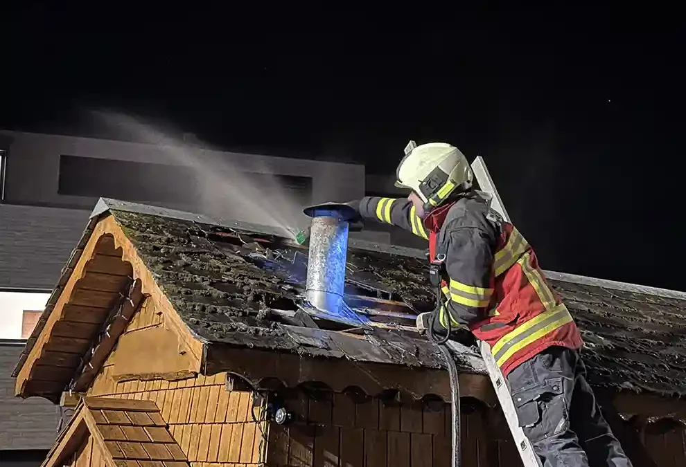 Schindellegi SZ – Brand eines Fasnachtswagens