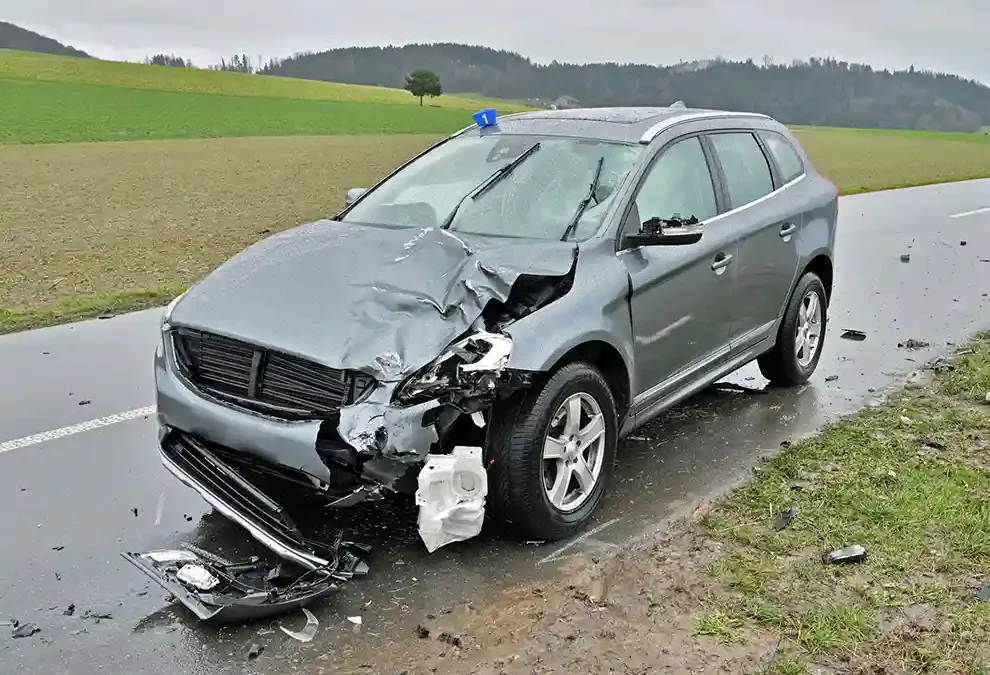 Altbüron LU – Kollision zwischen Auto und Motorrad – Motorradfahrer lebensbedrohlich verletzt