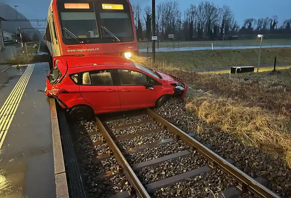 Vouvry VS – Kollision zwischen einem Zug und einem Personenwagen