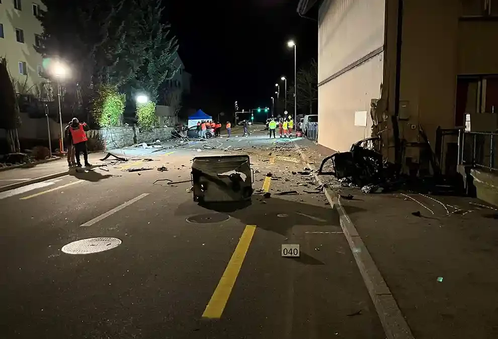 Langnau am Albis ZH – Ein Todesopfer und zwei Verletzte bei Verkehrsunfall