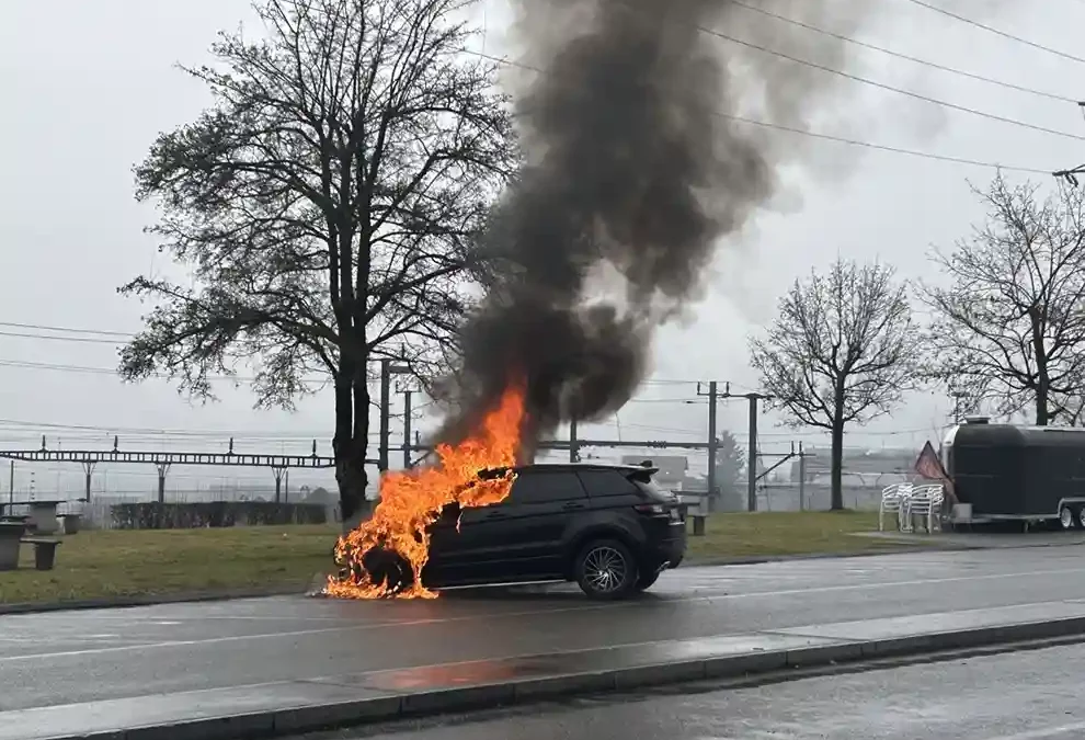A1 / Othmarsingen AG – Auto brannte auf Rastplatz