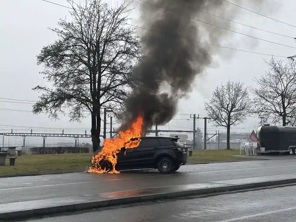 A1 / Othmarsingen AG – Auto brannte auf Rastplatz
