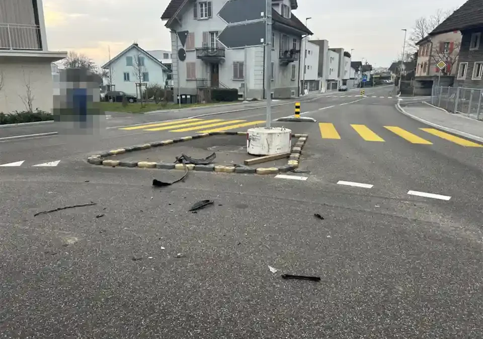 Merenschwand AG – Unbekanntes Fahrzeug verursacht Sachschaden (Zeugenaufruf)