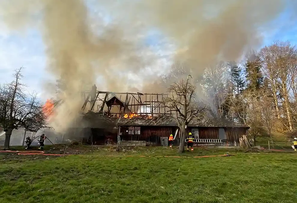 Reisiswil BE – Ökonomiegebäude in Vollbrand