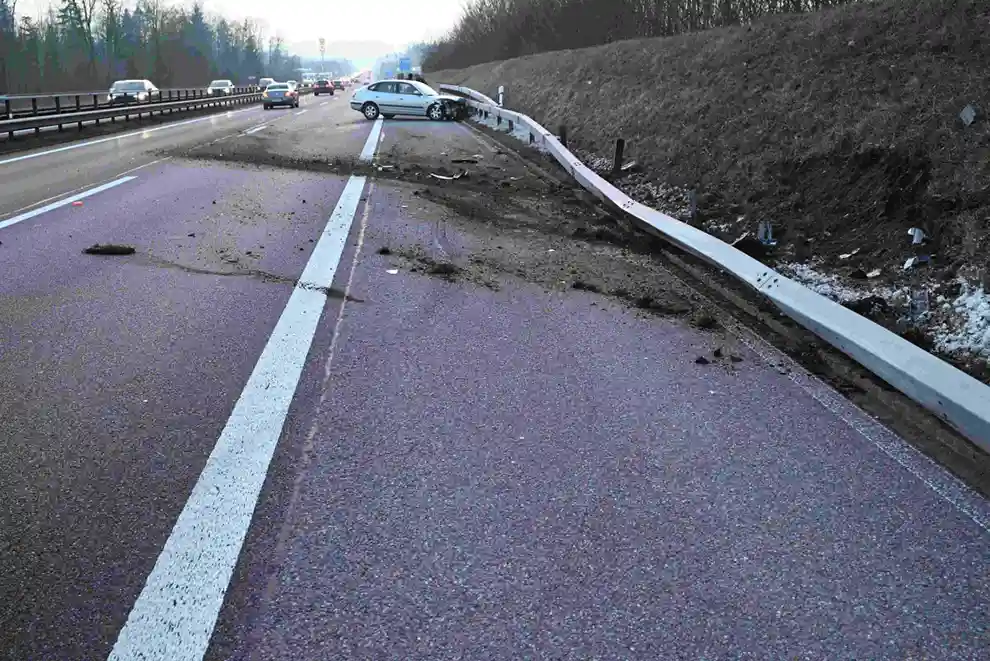 Selbstunfall auf der Autobahn – langer Stau Selbstunfall auf der Autobahn – langer Stau