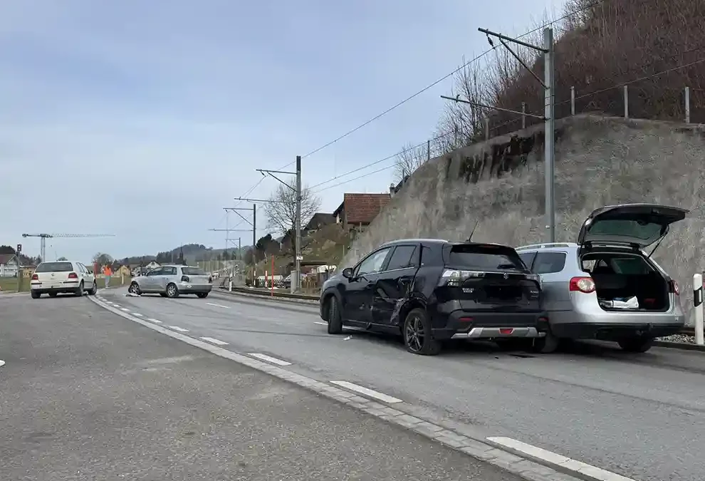 Steinegg AI – Heftige Kollision beim Linksabbiegen