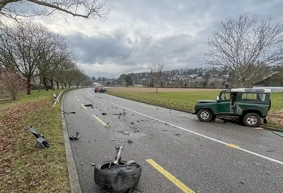 Reinach BL – Frontalkollision zwischen zwei Personenwagen