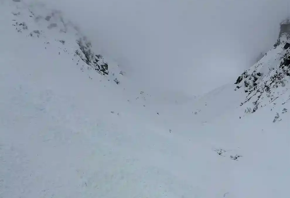 Hinterrhein GR – Skitourengruppe von Lawine erfasst