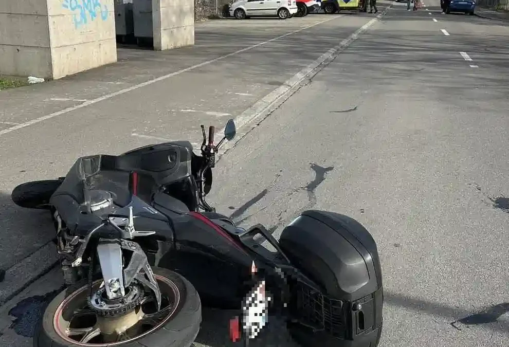 Bülach ZH – Töfffahrer bei Selbstunfall verletzt