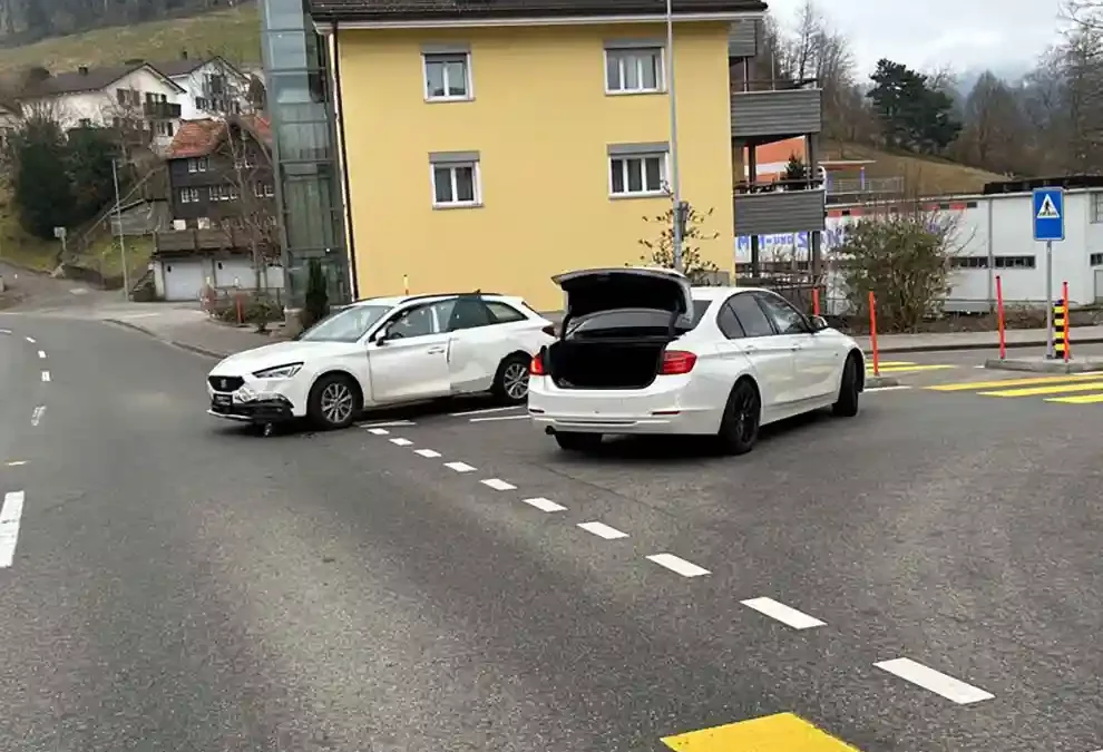 Heiden AR – Kollisionen zwischen zwei Personenwagen