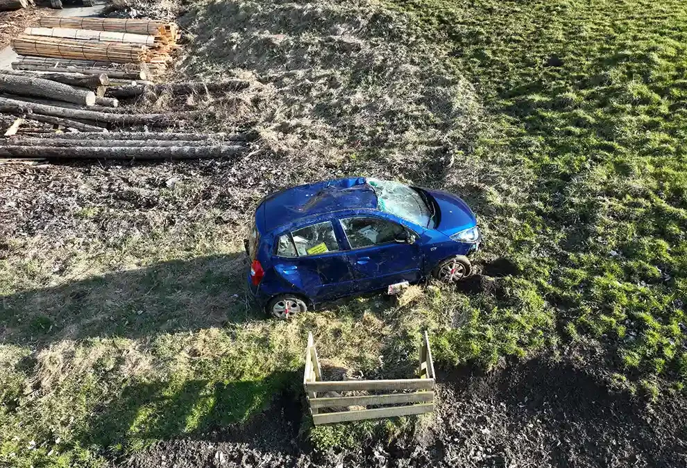 Basel-Landschaft – Personenwagen überschlägt sich bei Selbstunfall – REGA im Einsatz