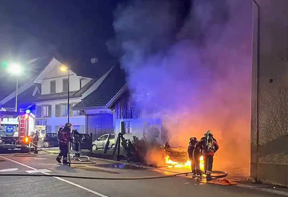Oberdorf BL – Fahrzeugbrand erfordert Feuerwehreinsatz