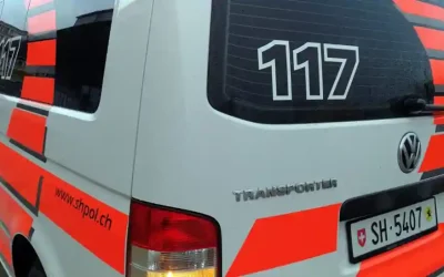 Stadt Schaffhausen SH – Motorradfahrerin stürzt bei Autounfall
