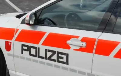 Vorderthal SZ – Verletzte Töfffahrerin nach Selbststurz