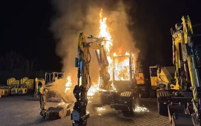 Basel-Landschaft – Brand zweier Bagger erfordert Feuerwehreinsatz