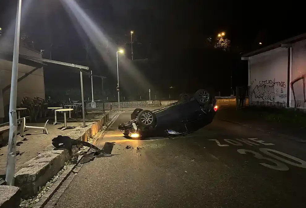 Basel-Landschaft – Personenwagen landet nach Selbstunfall auf dem Dach