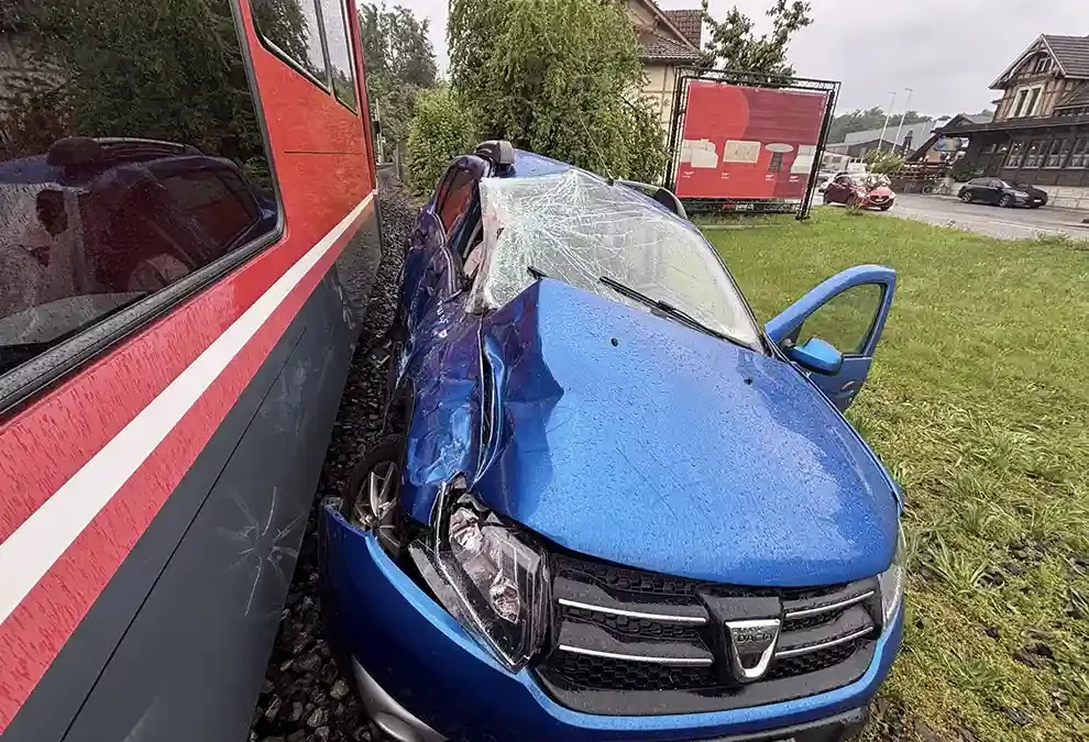 Aarwangen BE – Kollision zwischen Auto und Zug