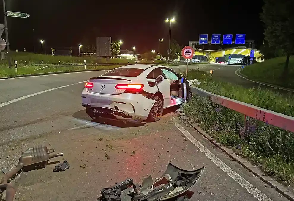 Kreuzlingen TG – Hoher Sachschaden nach Selbstunfall