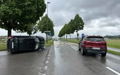 Nesselnbach AG – Seitlich-frontale Kollision zwischen zwei Fahrzeugen