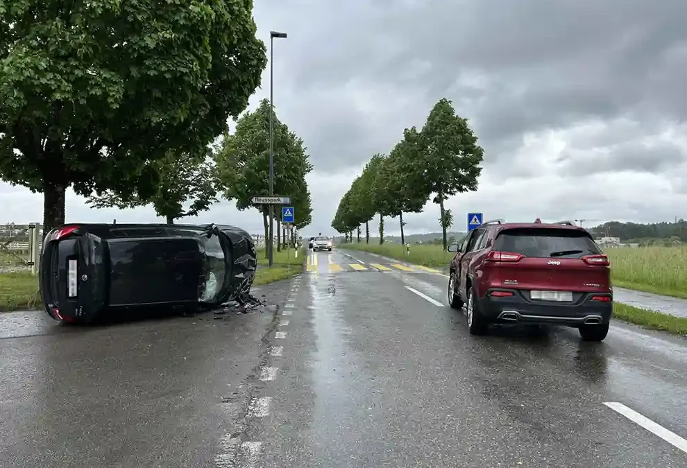 Nesselnbach AG – Seitlich-frontale Kollision zwischen zwei Fahrzeugen