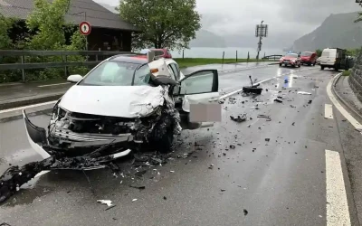 Sisikon UR – Verkehrsunfall auf der Axenstrasse – eine Person leicht verletzt