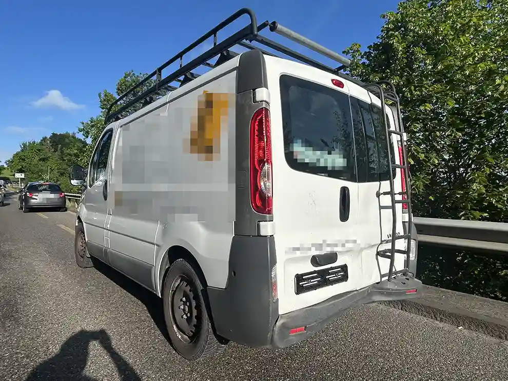 Auffahrkollision zwischen drei Autos Auffahrkollision zwischen drei Autos