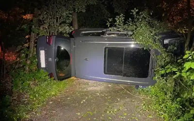 Zug – Auto landet auf der Seite