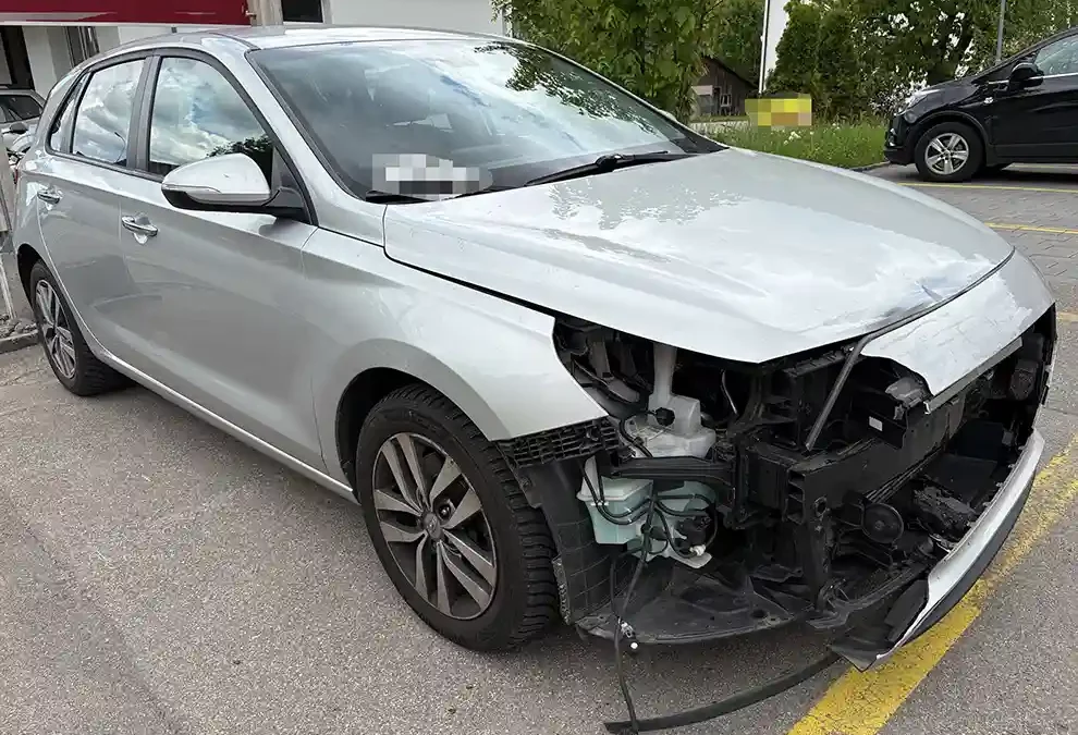 Mosnang  SG – Verkehrsunfall zwischen Auto und Motorrad
