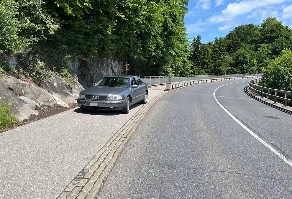 Neuhaus SG – Selbstunfall mit Auto – Zeugenaufruf
