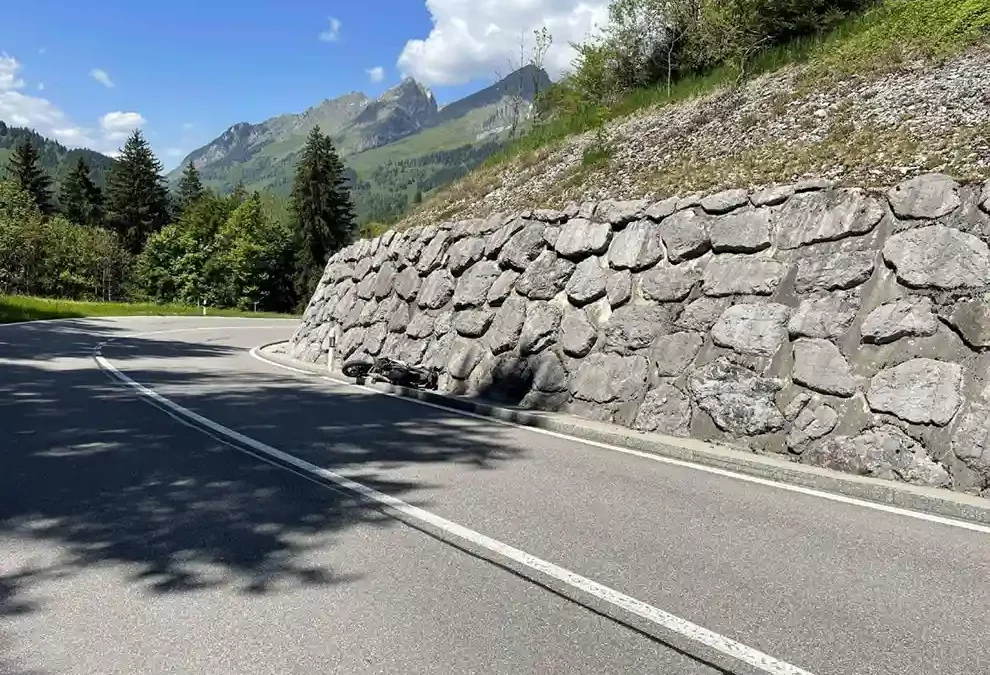 Zwei Motorradfahrer bei Verkehrsunfällen in Jaun verletzt – Freiburg