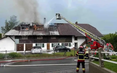 Sechs Personen evakuiert infolge des Brandes eines Wohnhauses in Courgevaux – Freiburg