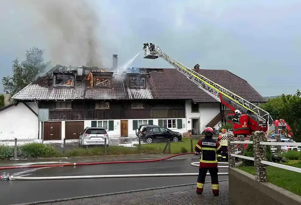 Sechs Personen evakuiert infolge des Brandes eines Wohnhauses in Courgevaux – Freiburg