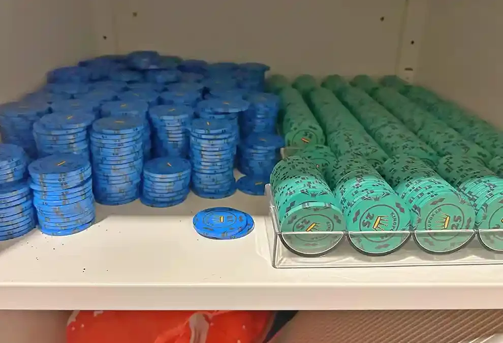 Dietikon ZH – Geldspiellokal kontrolliert – Waffe und Geld sichergestellt