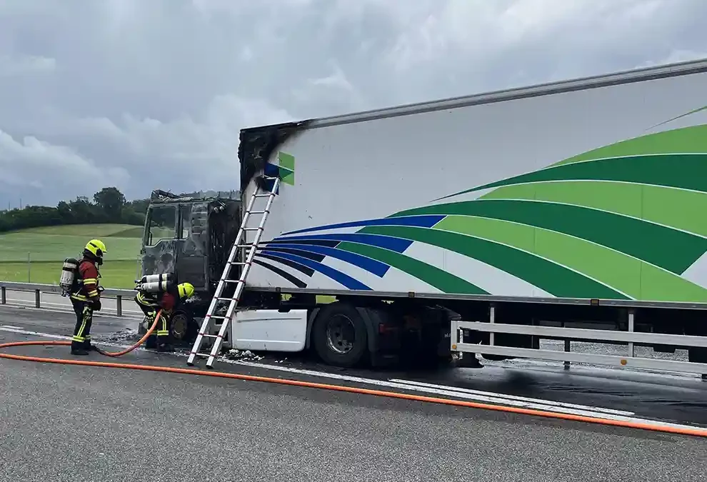 Dagmersellen  LU – Brand Sattelmotorfahrzeug – Autobahn A2 vorübergehend gesperrt