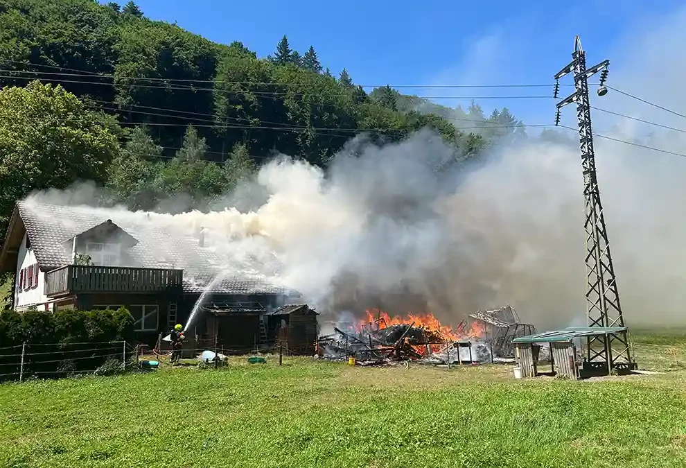 Hettiswil bei Hindelbank BE – Mehrfamilienhaus in Brand geraten