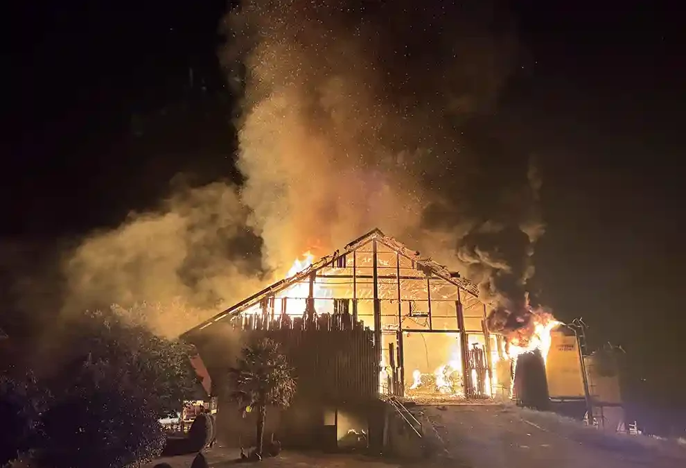 Tuggen SZ – Stall durch Brand zerstört