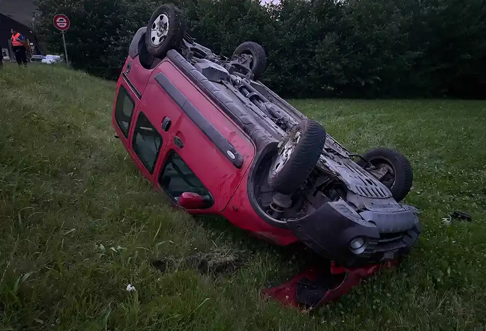 Brunnadern SG – Fahrunfähig, ohne Führerausweis Unfall verursacht