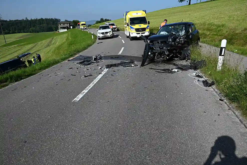 Kirchberg SG – Frontalkollision zwischen zwei Autos