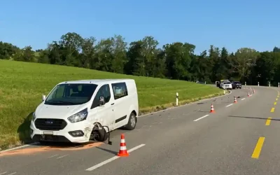 Baar ZG – Ein Unfallverursacher und vier beschädigte Fahrzeuge