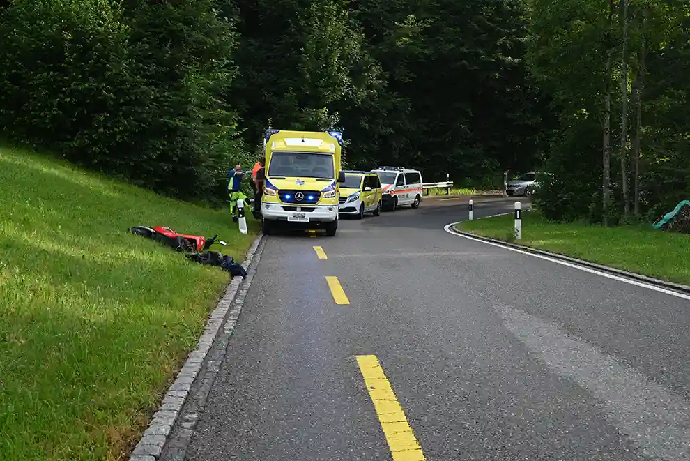 Oberhelfenschwil SG –  Selbstunfall mit Elektro-Kleinmotorrad