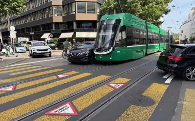 Aeschenvorstadt BS – Kollision zwischen Auto und Tram